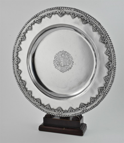 A Large George II Period Charger Plate Sideboard dish