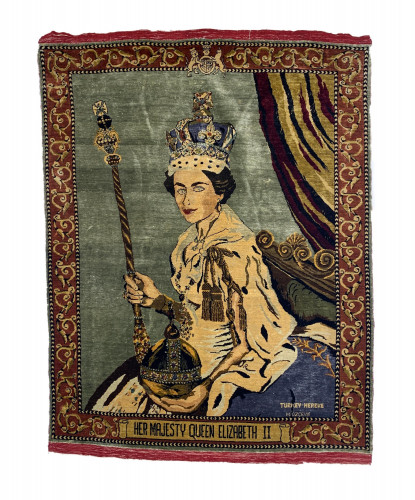 SILK HEREKE OZIPEK RUG DEPICTS QUEEN ELIZABETH