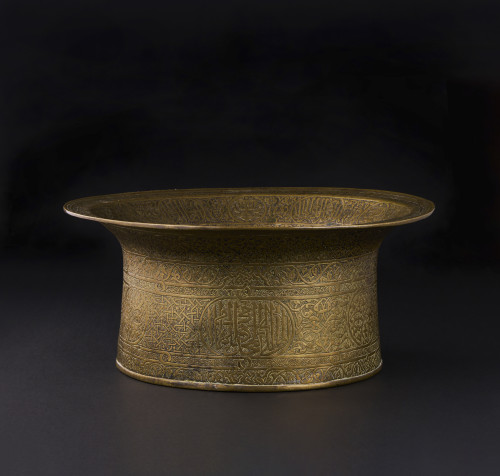 A MAMLUK ENGRAVED BRASS BASIN, EGYPT OR SYRIA, EARLY 16TH CENTURY