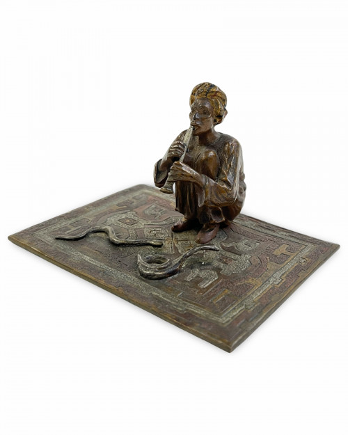 AN ORIENTALIST COLD-PAINTED BRONZE SCULPTURE OF A SNAKE CHARMER, FRANZ XAVER BERGMAN, 20TH CENTURY