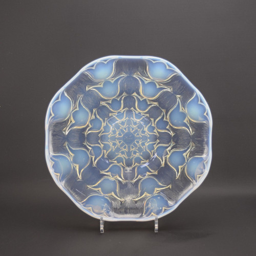 Rene Lalique opalescent Campanules coupe plate