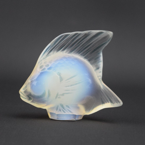 Rene Lalique opalescent fish Cachet
