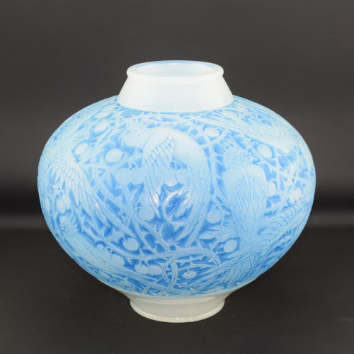 Rene lalique Aras Vase cased opalescent glass