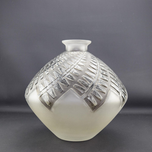 Rene Lalique Montargis vase
