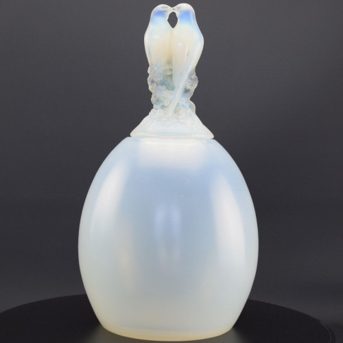 Rene Lalique opalescent Tourterelles vase