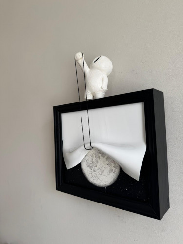 Stand lightbox moon reveal