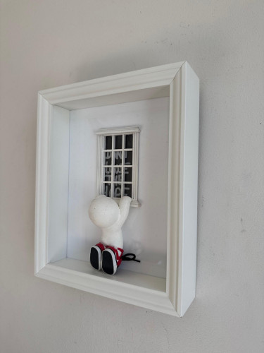 Widow hang red sneaks