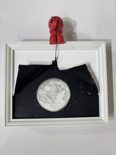 Red zip lightbox reveal