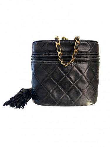 1989 Chanel Shoulder Bag in Quilted Black Leather
