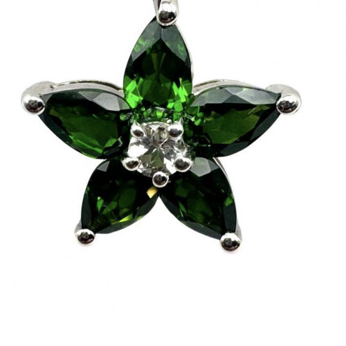 White gold daisy pendant