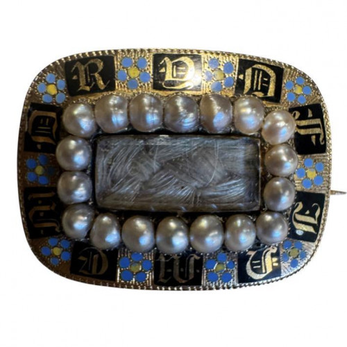 William IV gold memory brooch