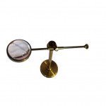 Georgian desktop magnifier