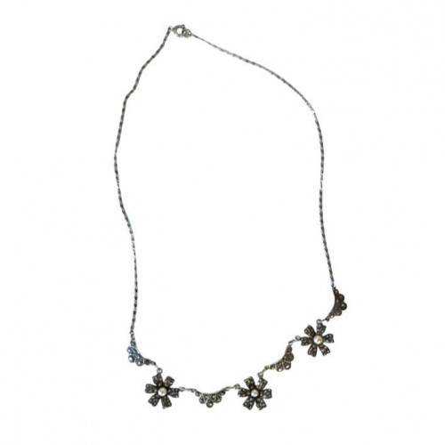 Necklace and earring set