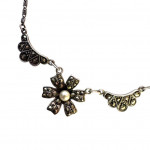 Necklace and earring set