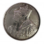 Silver coronation courtier's pill box