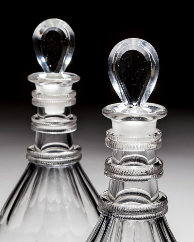 A PAIR OF GEORGIAN SLICE & FLUTE DECANTERS WITH MILLED RINGS