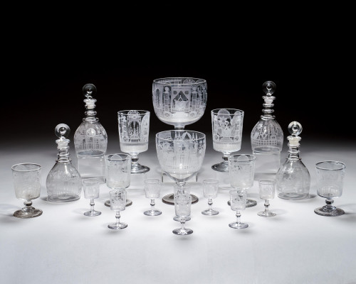 AN ENGRAVED GLASS SERVICE OF MASONIC INTEREST ALONG WITH A COLLECTION OF CORRESPONDING MASONIC REGALIA