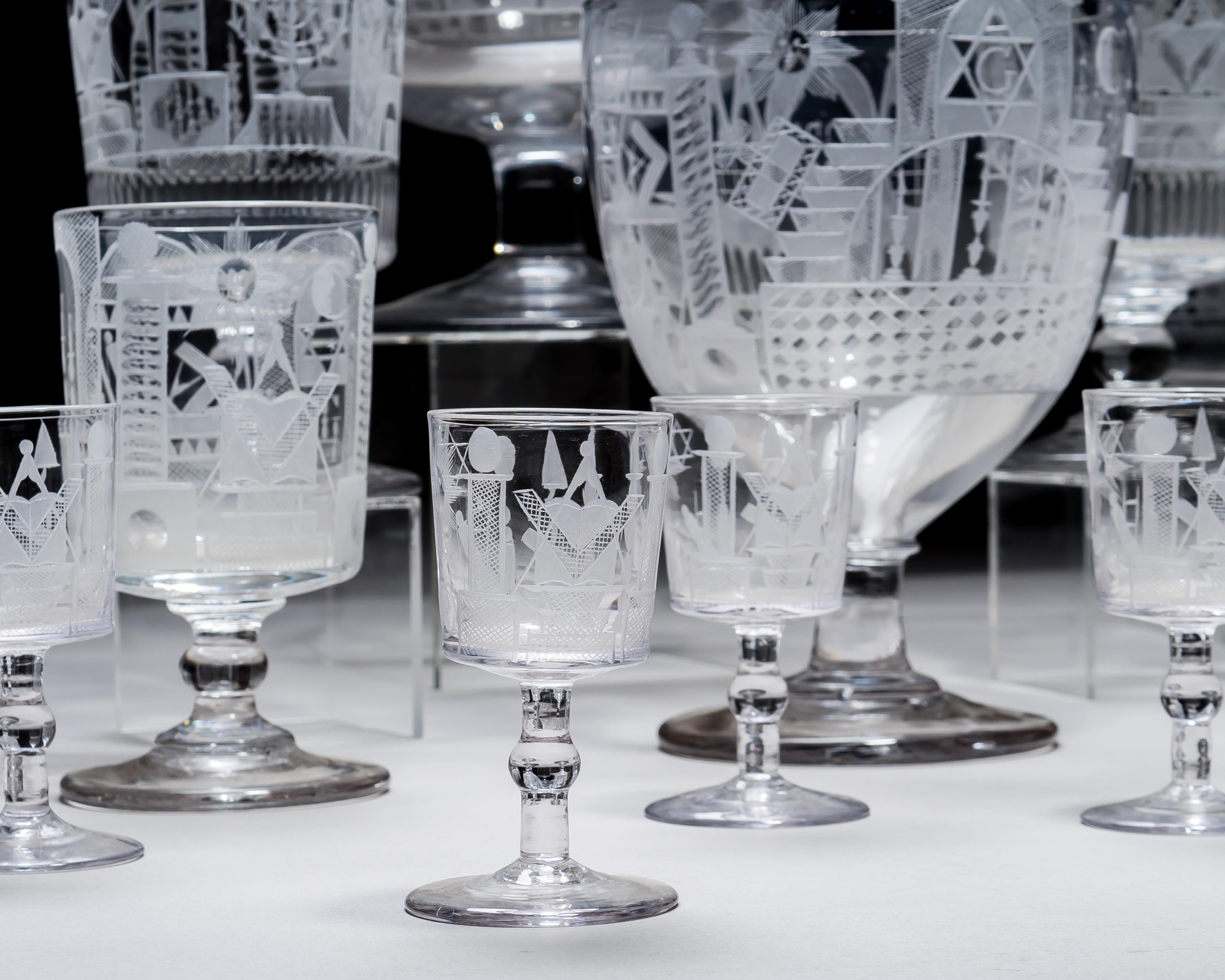 AN ENGRAVED GLASS SERVICE OF MASONIC INTEREST ALONG WITH A COLLECTION OF CORRESPONDING MASONIC REGALIA
