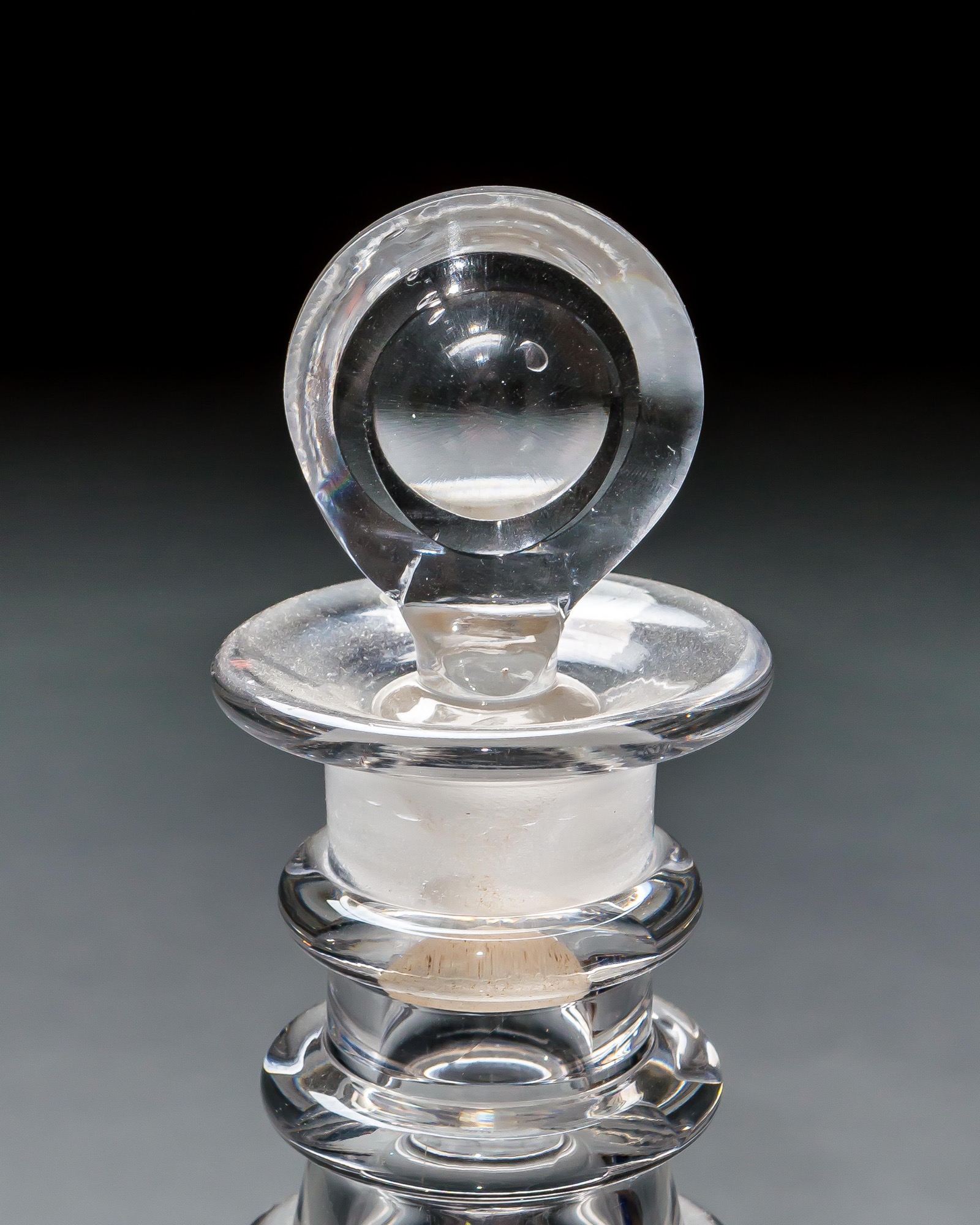 A SET OF THREE SLICE & FLUTE DECANTERS