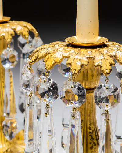 A FINE PAIR OF ROCKINGHAM PORCELAIN CANDLESTICKS