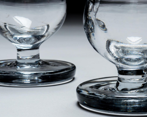 A PAIR OF GEORGIAN COMPORTS