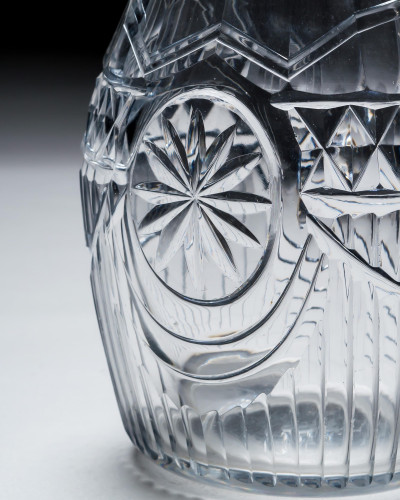 A GEORGIAN CUT GLASS WATER JUG