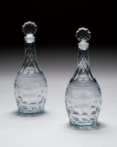 A PAIR OF ENGRAVED CONTINENTAL DECANTERS