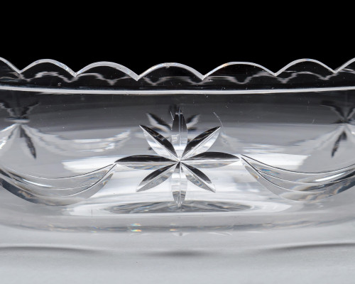 A GEORGIAN OVAL SERVING BOWL