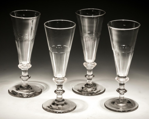 A SET OF FOUR SLICE CUT CHAMPAGNE FLUTES