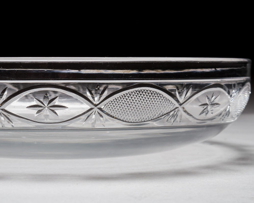 AN IRISH CUT GLASS CENTREPIECE BOWL