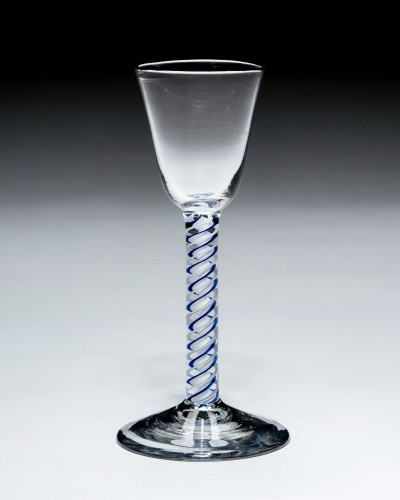 AN ELEGANT BLUE & WHITE COLOUR TWIST WINE GLASS