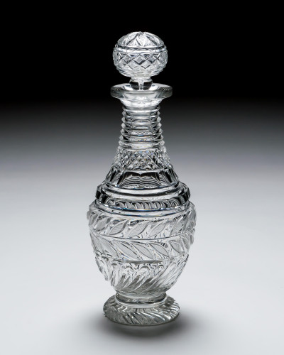 A DECORATIVE CRYSTAL PEDESTAL DECANTER