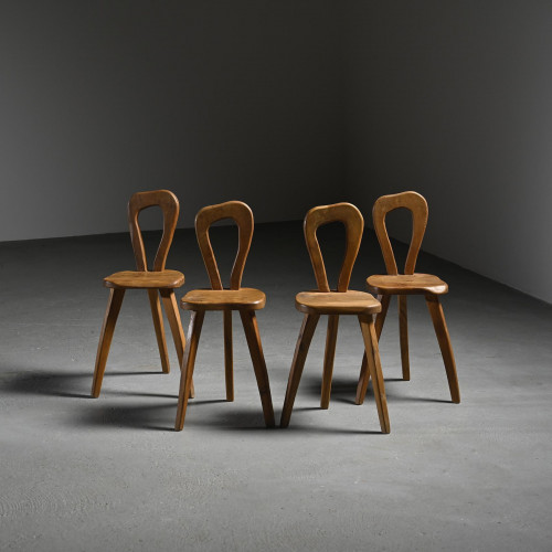 Suite de 4 chaises brutalistes, Alpes vers 1960