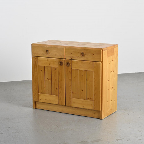 Commode en pin massif par Charlotte Perriand, Les Arcs 1600 circa 1975