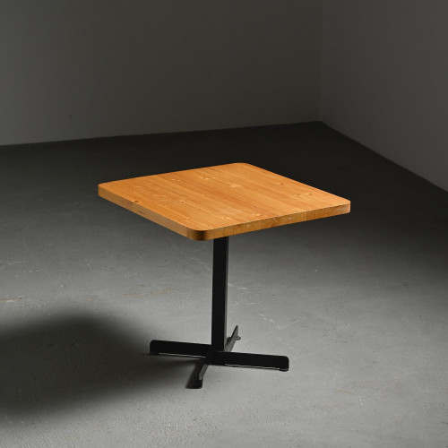 Table des Arcs, par Charlotte Perriand