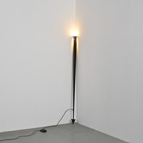 Black lacquered metal floor lamp, Italian work 1980
