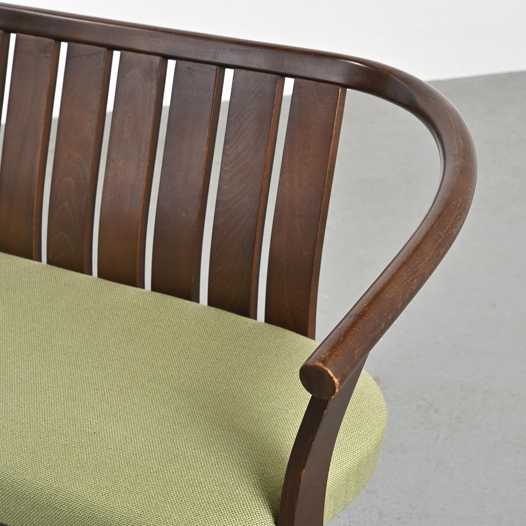 Canapé par Isamu Kenmochi pour Akita Mokko, circa 1965