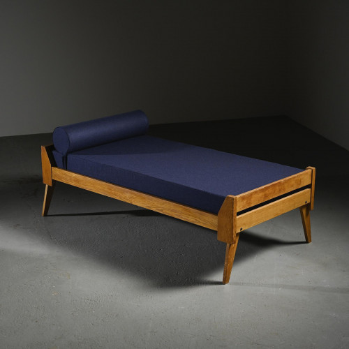 Banquette en bois et tissu bleu nuit, France, circa 1955