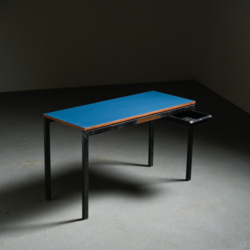 Bureau Cansado par Charlotte Perriand, circa 1962.