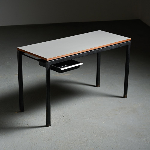Bureau Cansado par Charlotte Perriand, circa 1962.