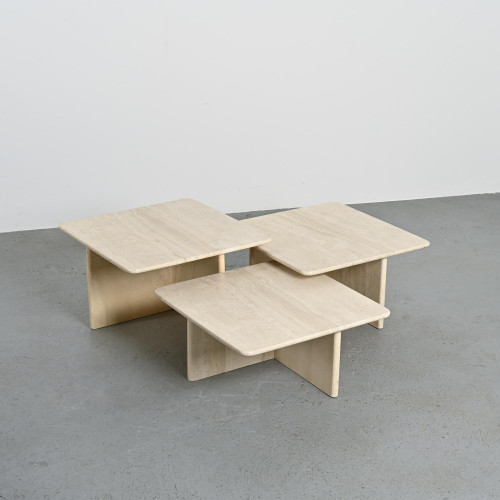Suite de trois tables gigognes en travertin, Italie circa 1970