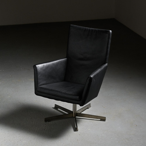 Leather swivel armchair by Gerard van den Berg for Montis, Netherlands, 1980s