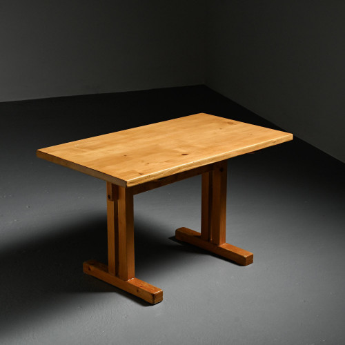 Table en pin massif, Les Arcs, France.