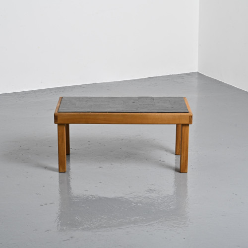 Table basse en ardoise et orme, Maison Regain, 1980