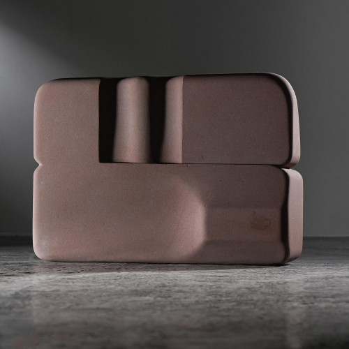 Large sculpture en grès rose par Robert Neuhauser, Suisse années 1980