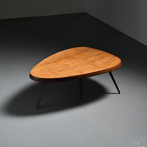 Table basse en pin Forme Libre par Charlotte Perriand, circa 1956