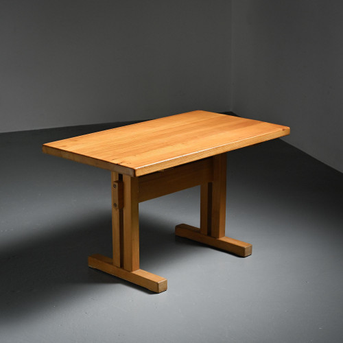 Table en orme massif, Les Arcs, France.