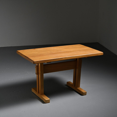 Table en orme massif, Les Arcs, France.