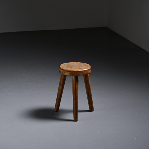Tabouret tripode en bois massif, travail alpin, années 1950