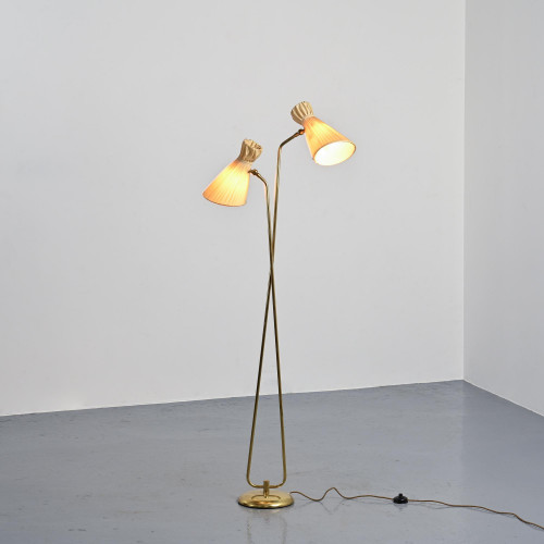 Lampadaire à deux bras orientables par BAG Turgi, Suisse, années 1950.